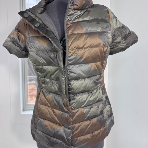 Short sleeved puffer Vest jacket khaki metallic - Picture 5 of 7